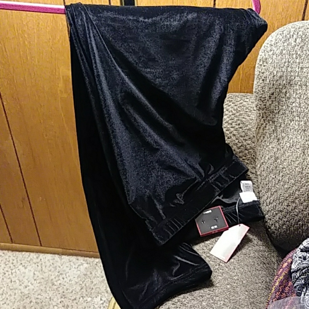 AVENUE (FAUX VELVET) LEGGINGS NEW  18/20
